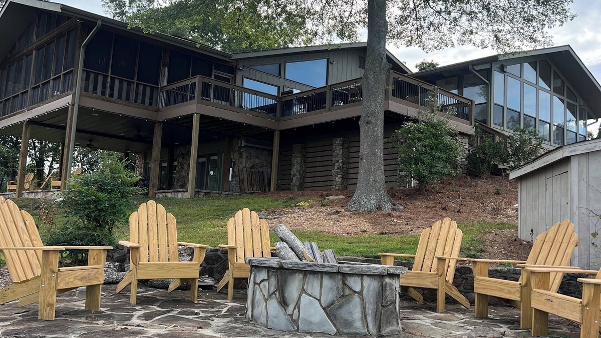 Centre House | Weiss Lake 5 bedroom house ready for your family fun of Skiing and Fishing.