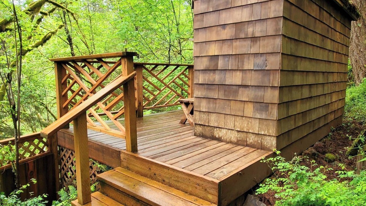 Kalama Bed & Breakfast | Welch Cabin - A License to Chill