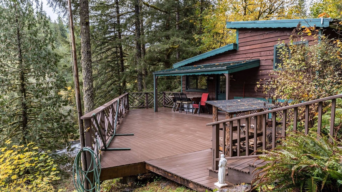Kalama Cabin | Welch Cabin . n we love dogs