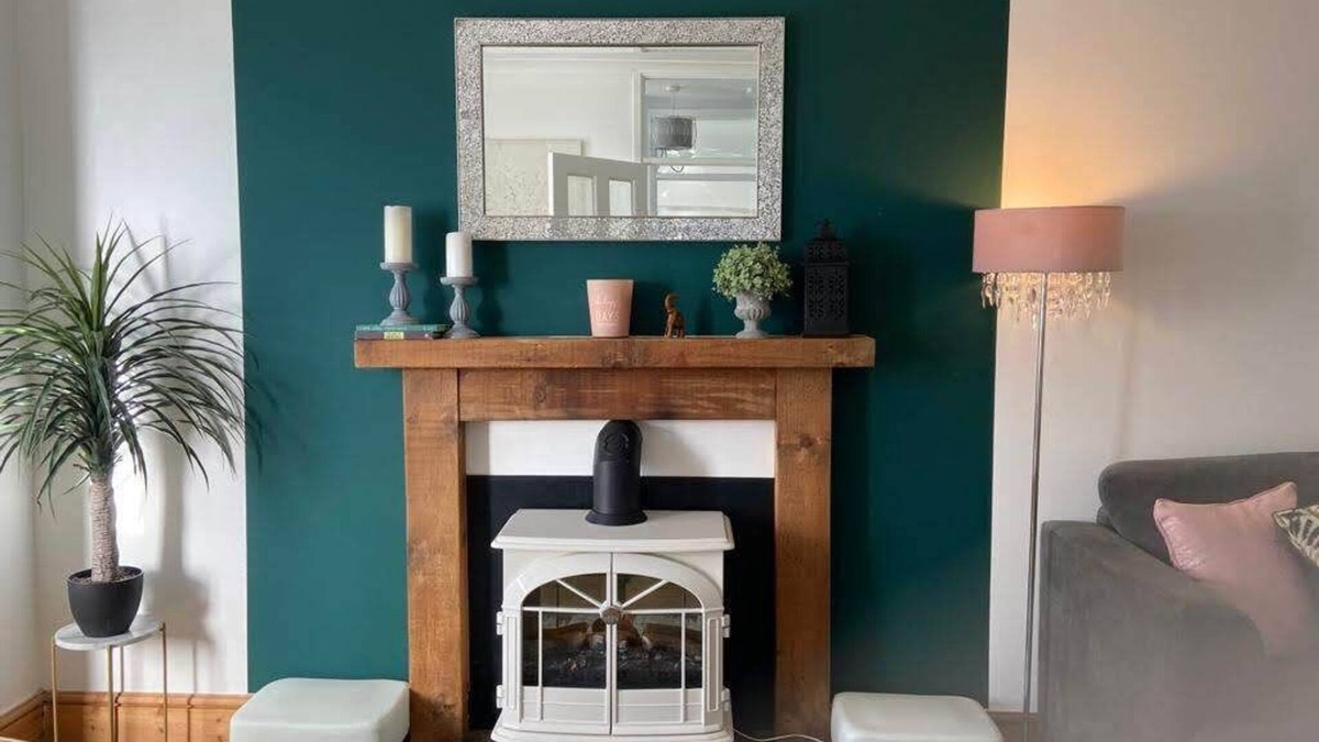 Bridgend Cottage | Welcome to your home away from home in the heart of Bridgend`s historic conservation area!
