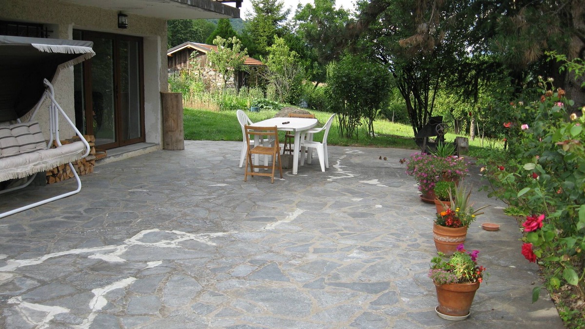 La Rochette Apartment | Welcome. Cozy ground-floor apartment in a quiet area with terrace and garden
