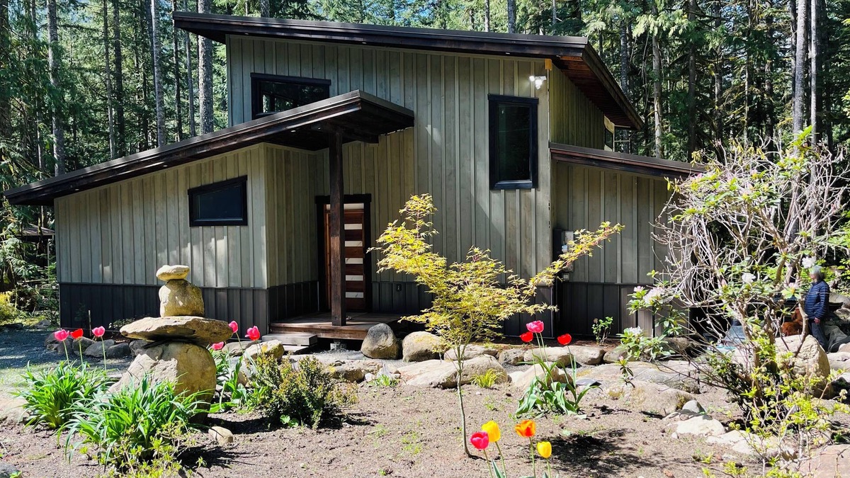 Warnick House | Welcome Home at the Onyx Inn, Glacier WA