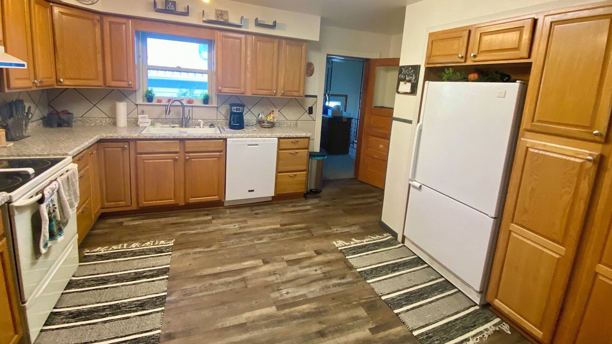 Hitchcock County House | Welcome Hunters and Anglers