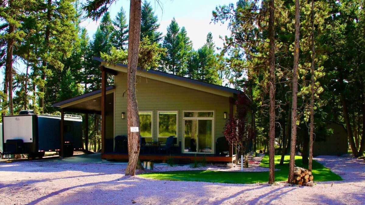 Seeley Lake House | Welcome snowmobilers, skiers, & Winter enthusiasts!