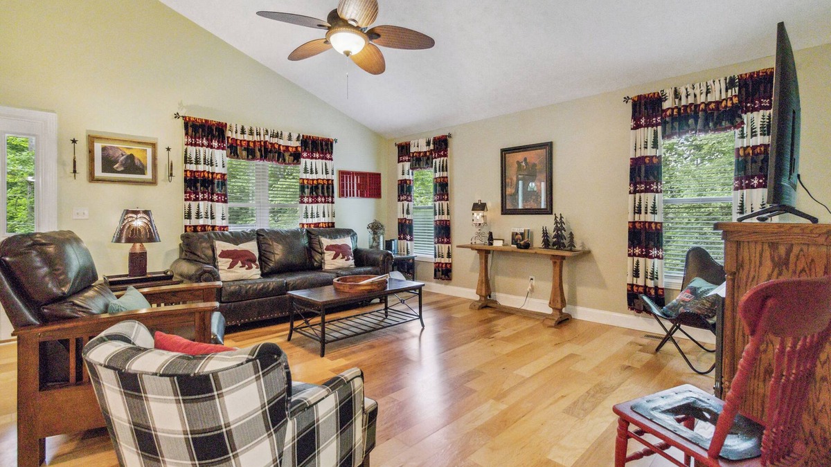Sloans Valley Cabin | Welcome to “A Beary-Nice Cabin” – A Cozy Getaway in Lake Cumberland Resort