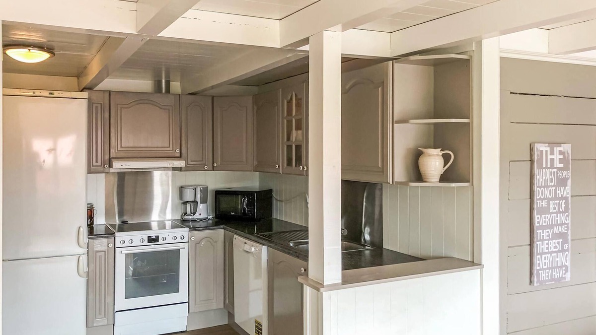 Mandal House | Welcome to a charming and nicely located vacation home.