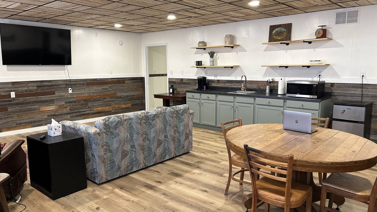 Caldwell Apartment | Welcome to a clean and comfortable apartment in historic Downtown Caldwell, Ks
