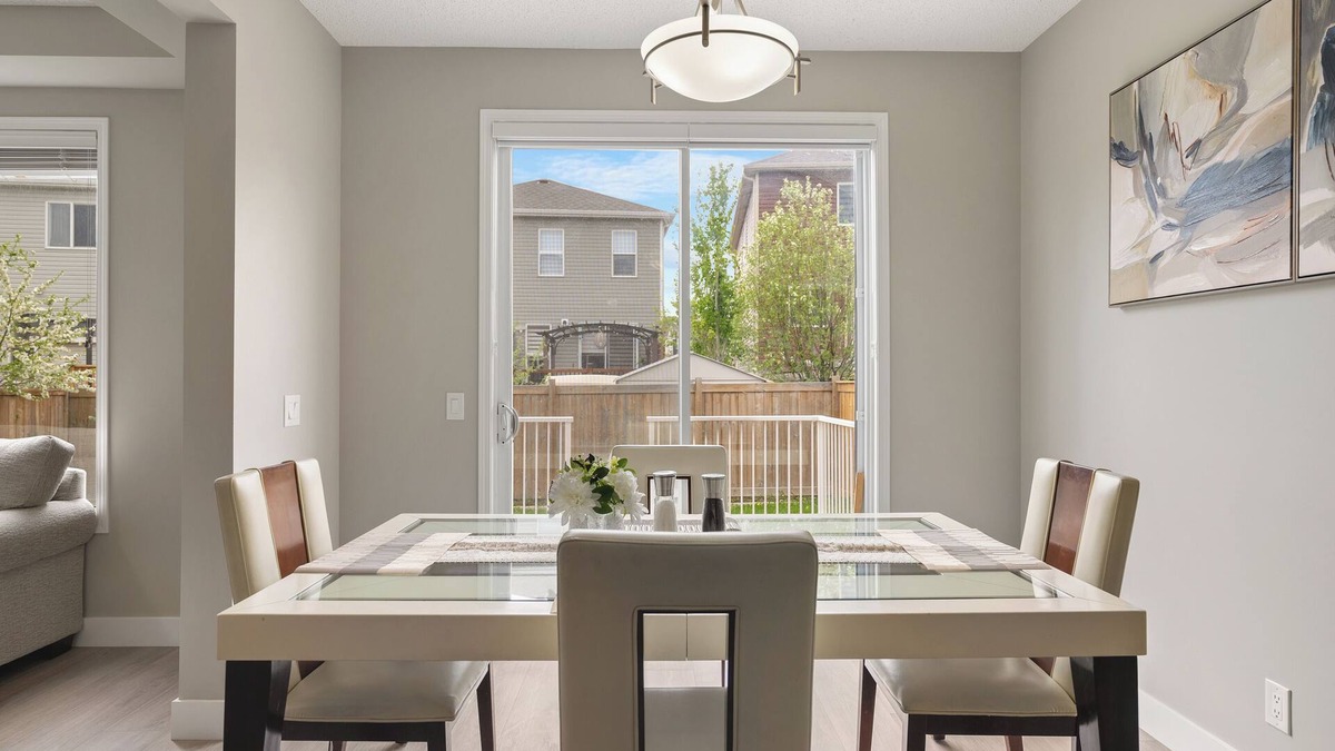 Airdrie House | WELCOME TO A MAGNIFICENT HOME IN AIRDRIE