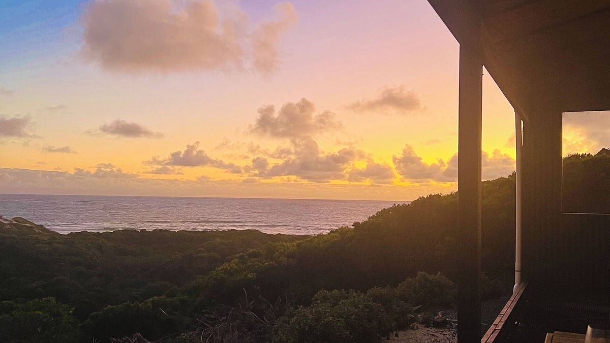 Nugara Cabin | Welcome to Admiral Cabin, a luxurious off-grid retreat on King Island, Tasmania.