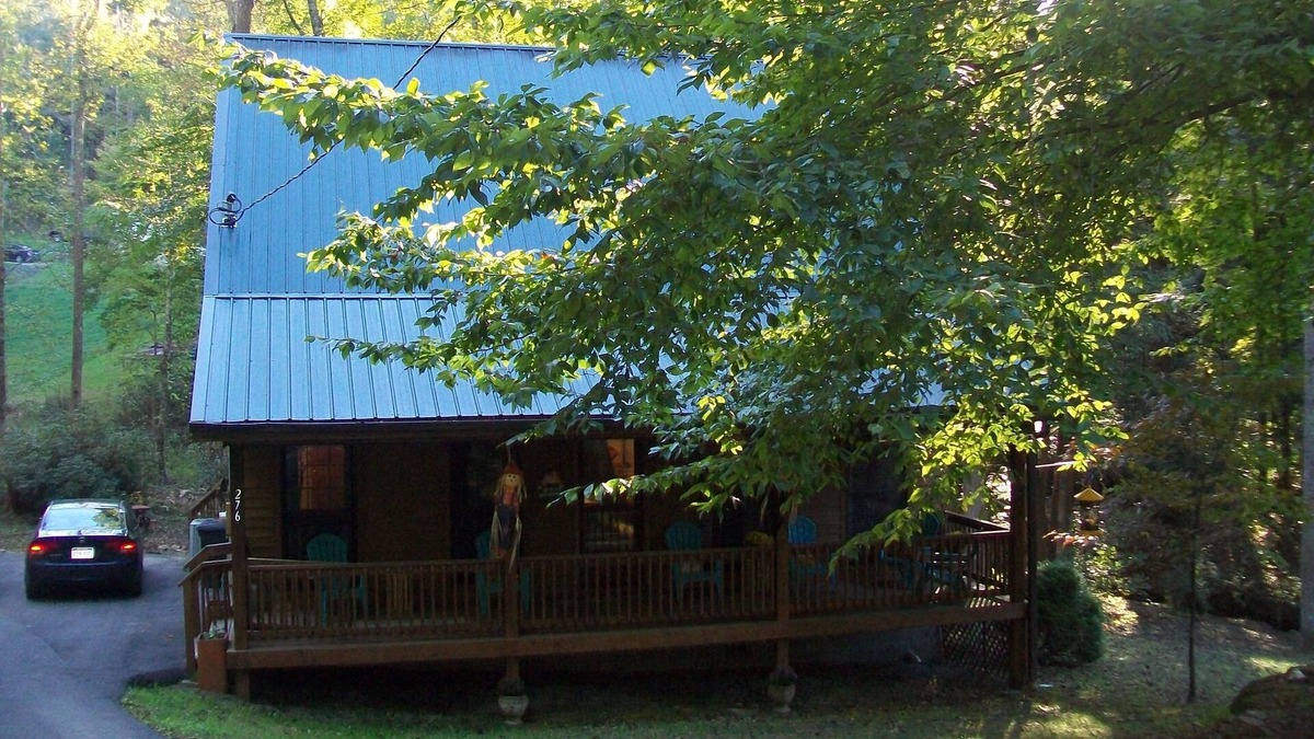 Mount Nebo House | Welcome to Almost Heaven. Short walk to Summersville lake! Sleeps 8, hot tub.