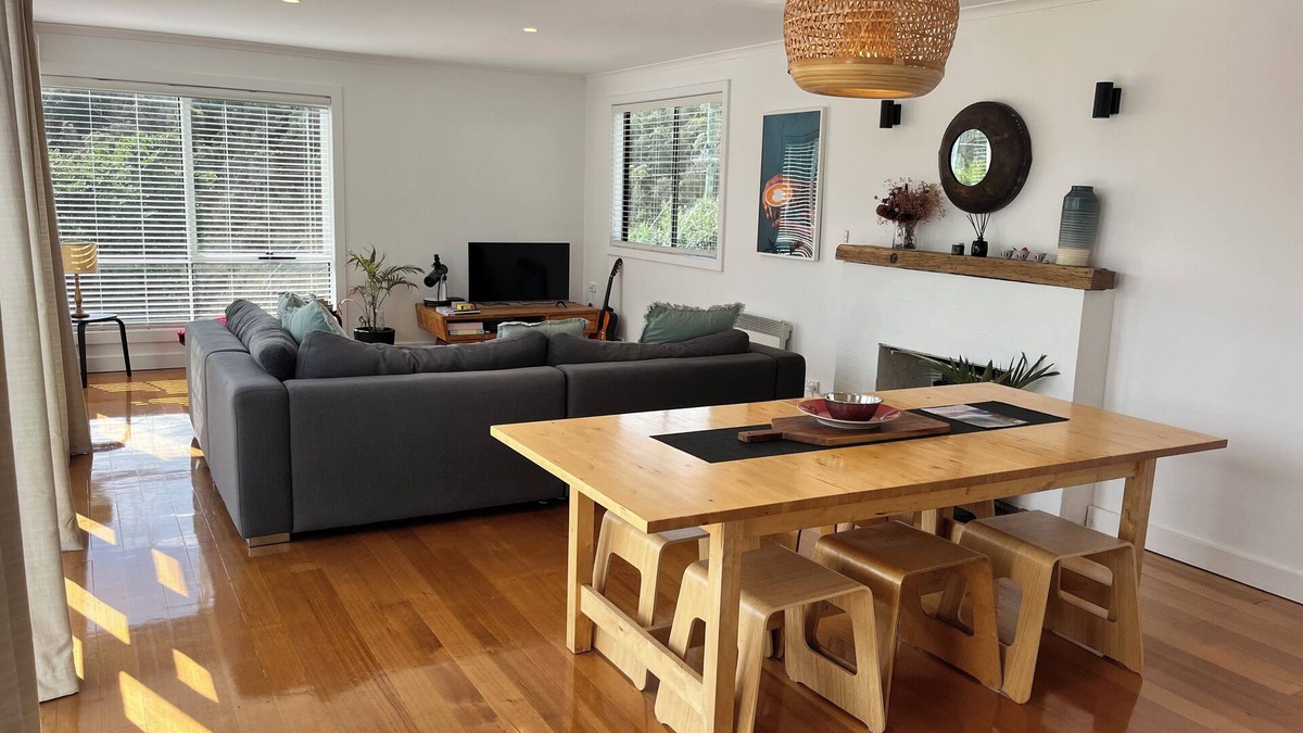 Coles Bay Apartment | Welcome to The Coles Bay Shack, centrally located in beautiful Coles Bay.