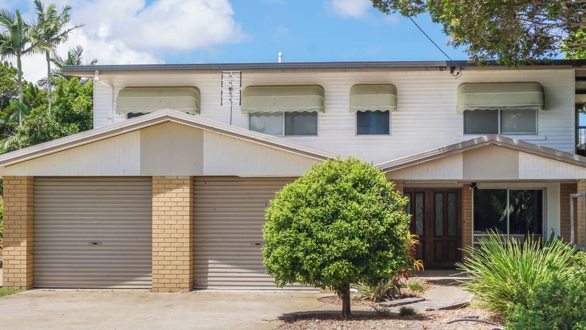 Tin Can Bay House | Welcome to "Bay 13" The Perfect Family Retreat with Inground Pool