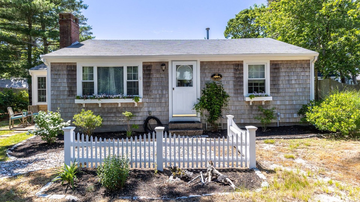 West Dennis House | Welcome To Beach Bungalow - Close to South Village Beach