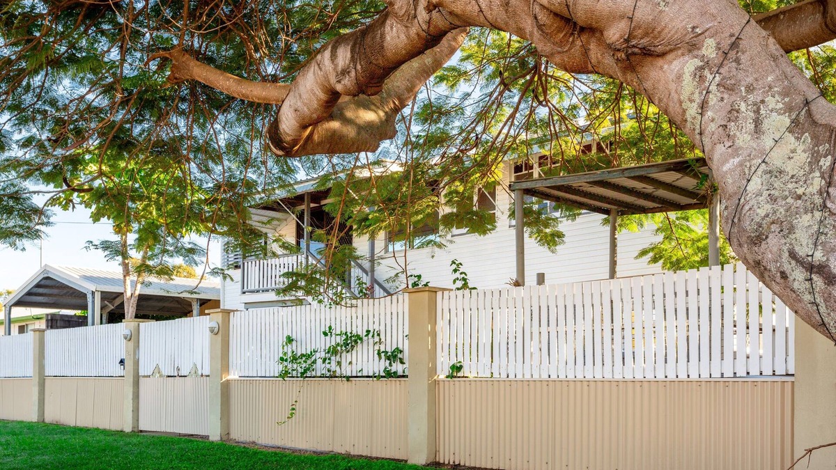Yeppoon Apartment | Welcome to Ben's Budget Apartment - Now with Air-conditioning!