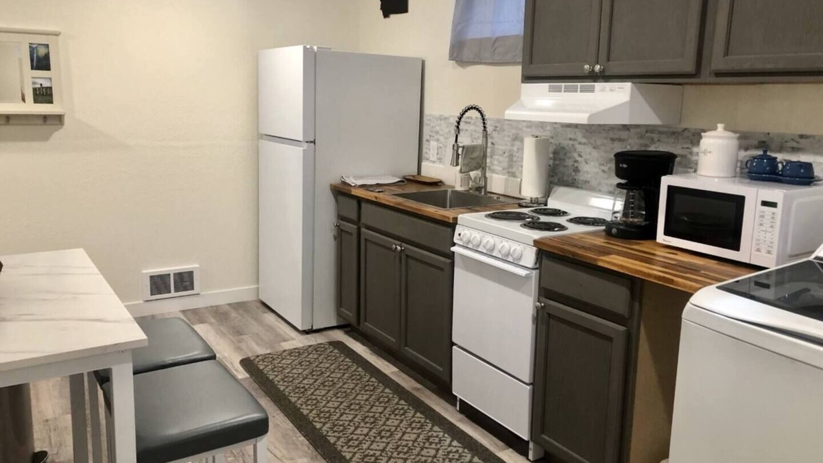 Rose Park Apartment | Welcome to Big Sky 3 - Midtown Guest Suite