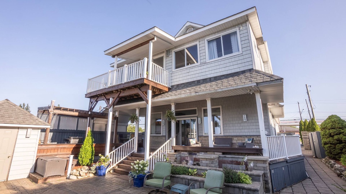 Sheffield Lake House | Welcome to Blue Heaven, your exquisite lakeside retreat nestled along Lake Erie!