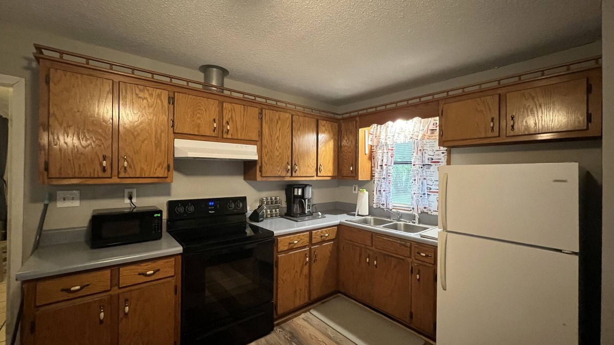 Fairview House | Welcome to Cane Creek Meadows… central to local breweries, hiking, outdoor fun!