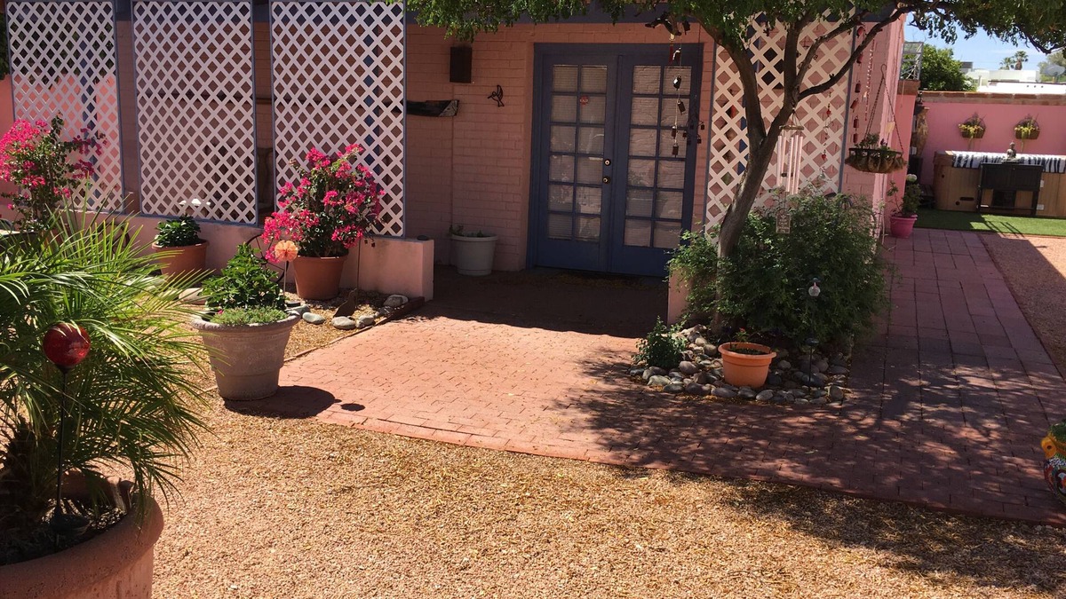 Blenman-Elm House | Welcome to Casa Hibiscus! Amenities galore! Hot tub+bike+bbq+fire pit ! Pets!