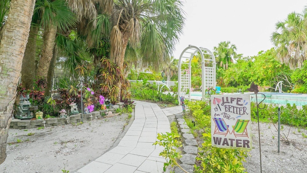 Palm Island House | Welcome to Casa Verde @ Paradise Found! Sunny 2br retreat w/pool on Palm Island
