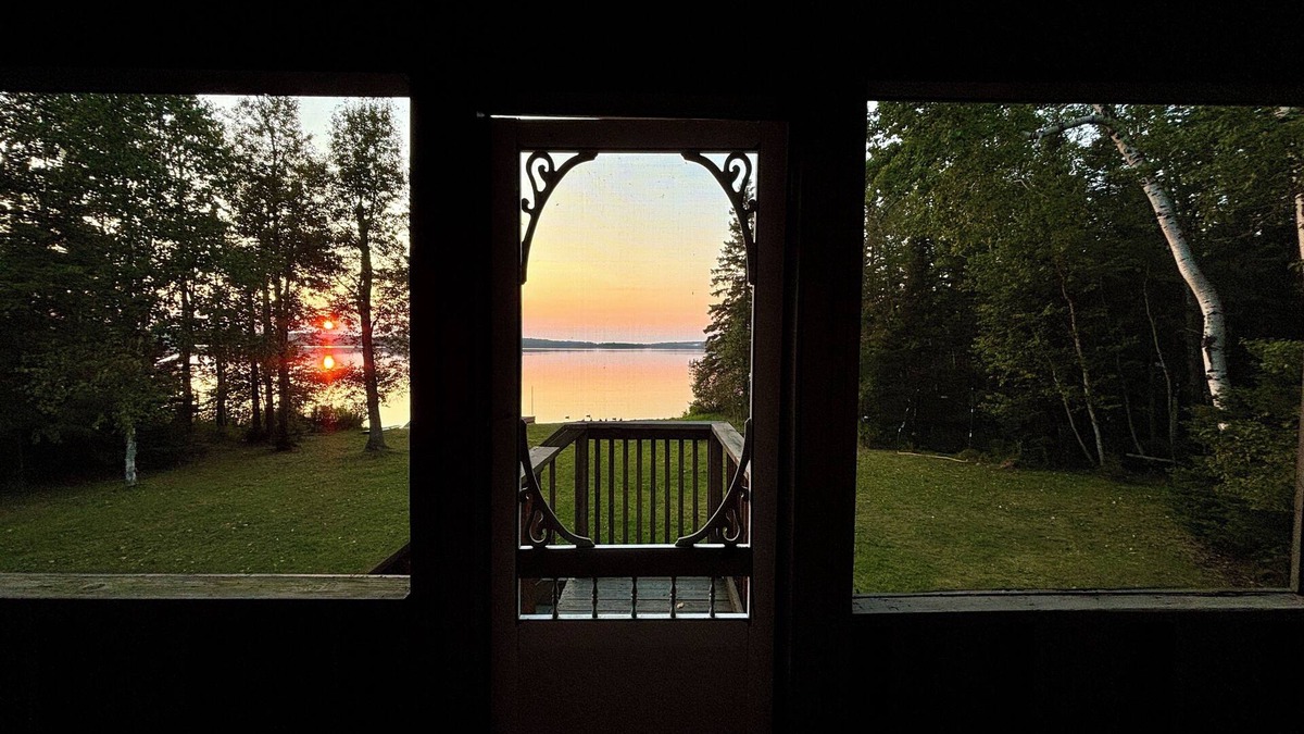 Chisholm Cottage | Welcome to Cedar Shores! 3 Bedroom Cottage with Loft on Wasi Lake
