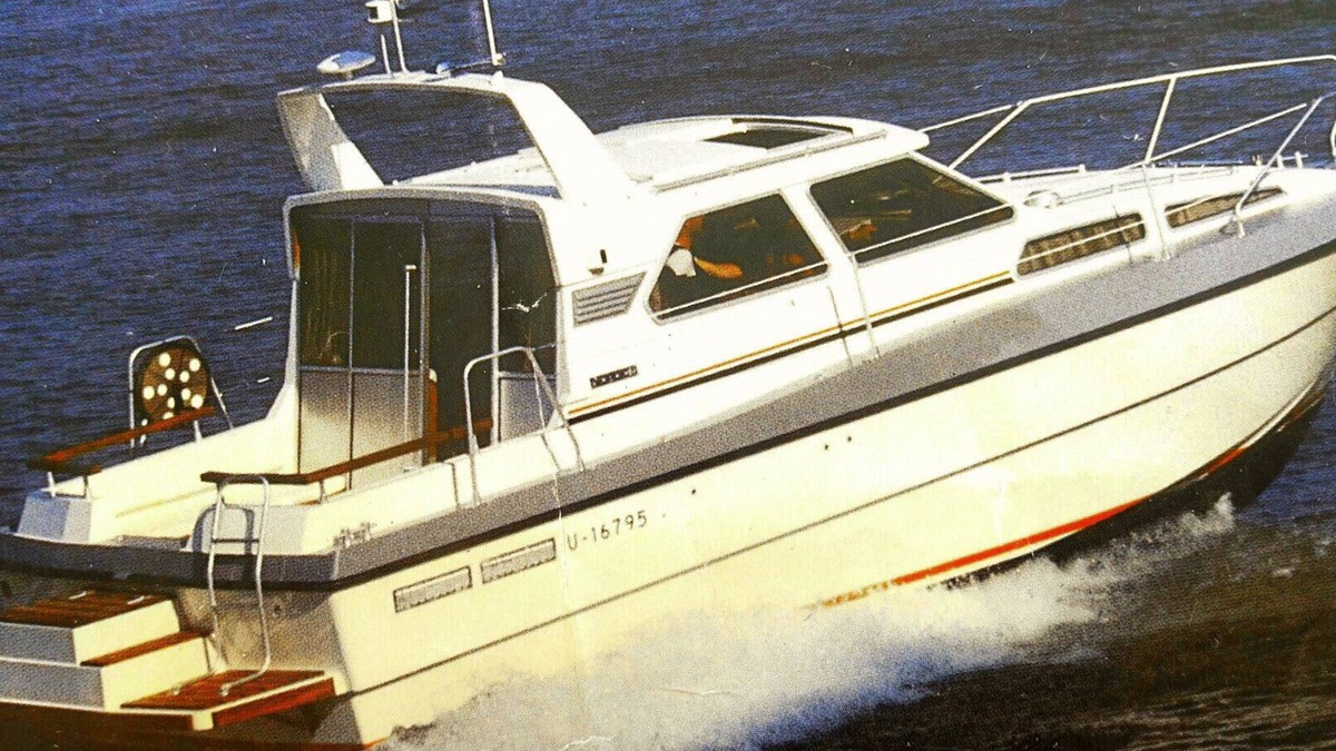 Etelainen District Boat Rental | WELCOME TO CHARTER LIVEABOARD BOAT M/Y HELSINKInnn