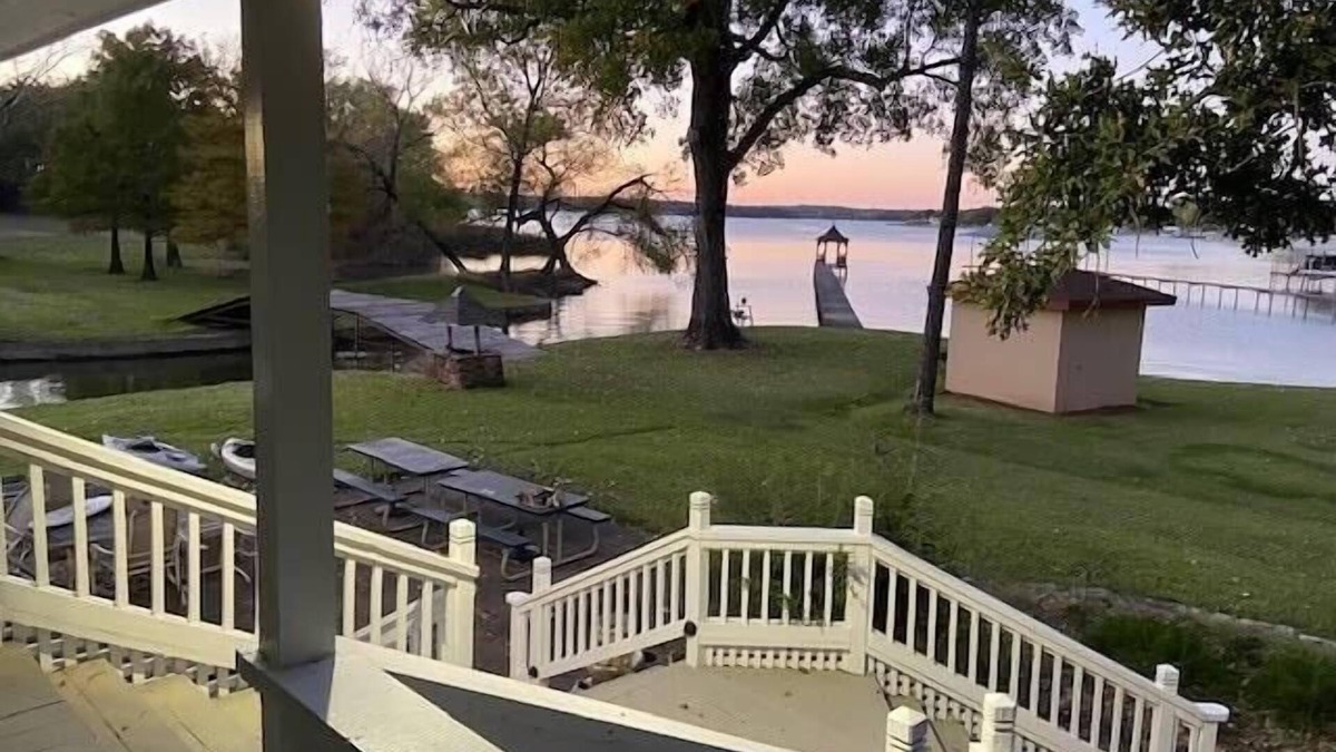 Fort Worth Cottage | Welcome to Cottage Mariposa on Eagle Mountain Lake