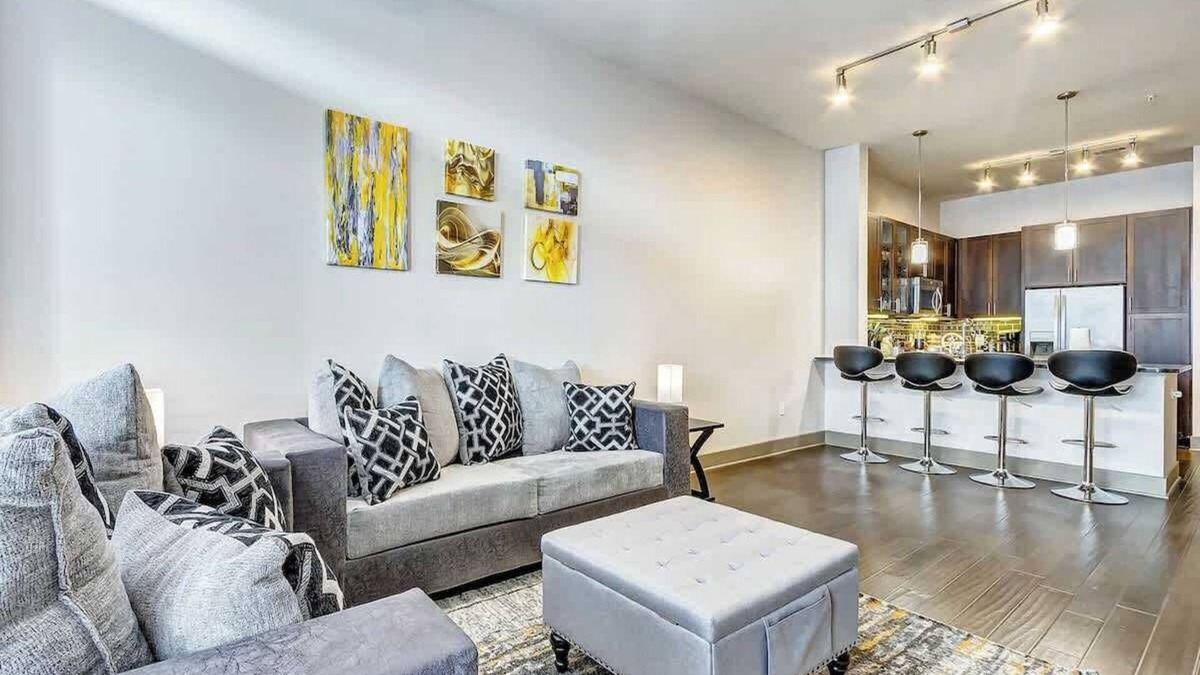 East Downtown Houston Apartment | Welcome to Deet’s Place!