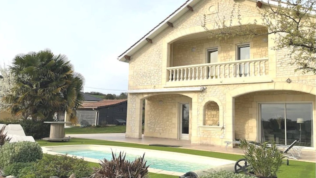 Coulounieix-Chamiers Villa | Welcome to Villa CAMALOPE, a family-run gîte 5 minutes from Périgueux.