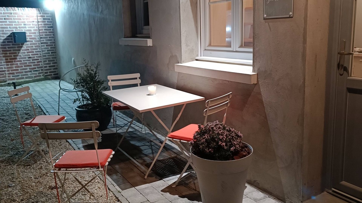 Quesnoy-sur-Airaines Bed & Breakfast | Welcome to Coté Poules