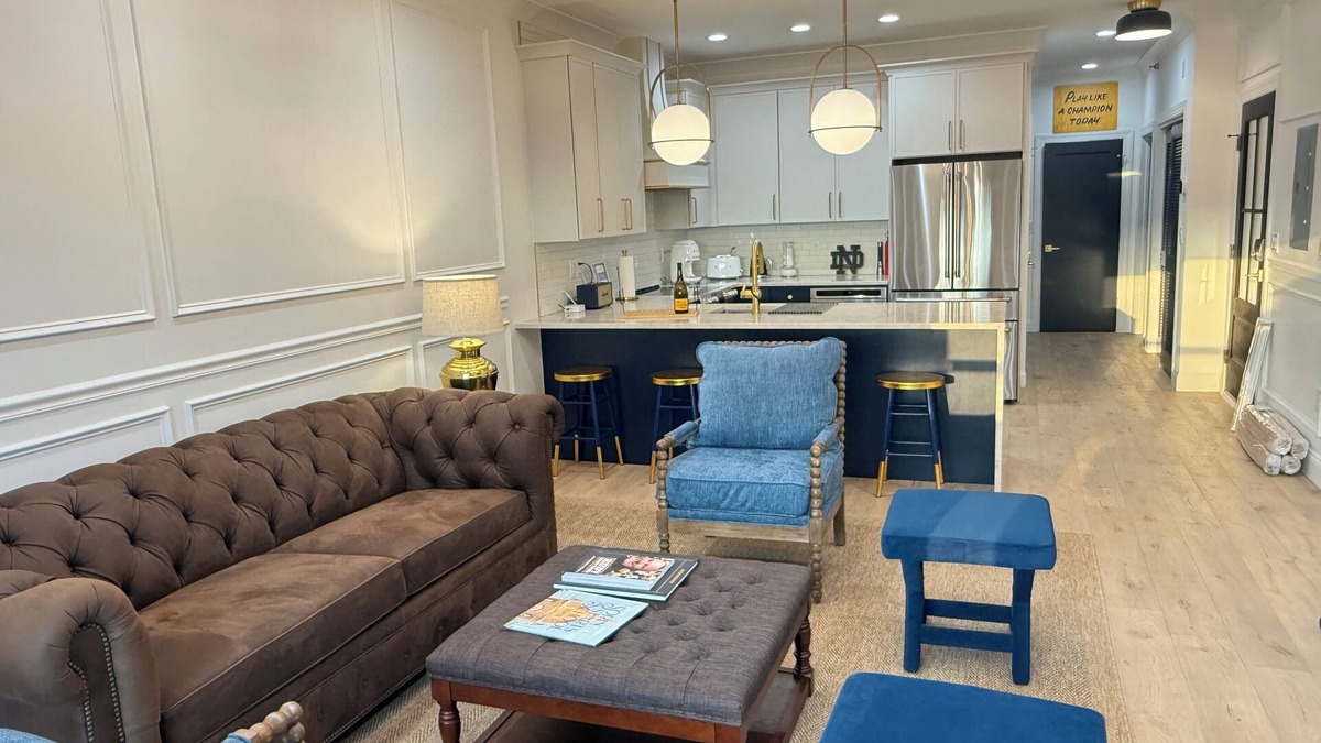 Northeast South Bend Condo | Welcome to Golden Dome Retreat! Less than 3/4 mile from campus -Luxury condo!