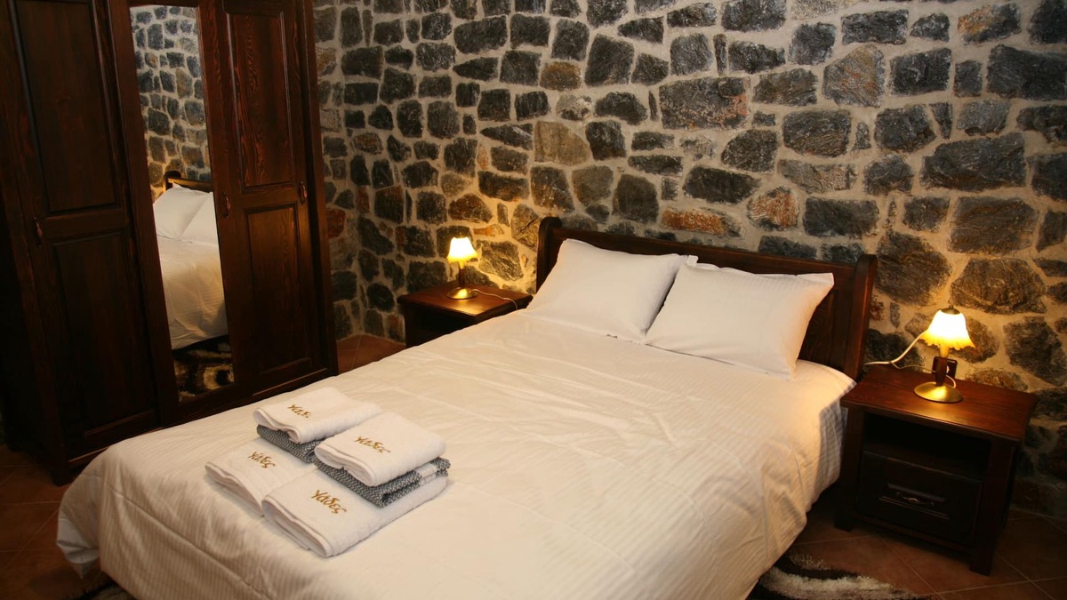 Loutraki House | Welcome to Guesthouse Yades, Quad Studio!