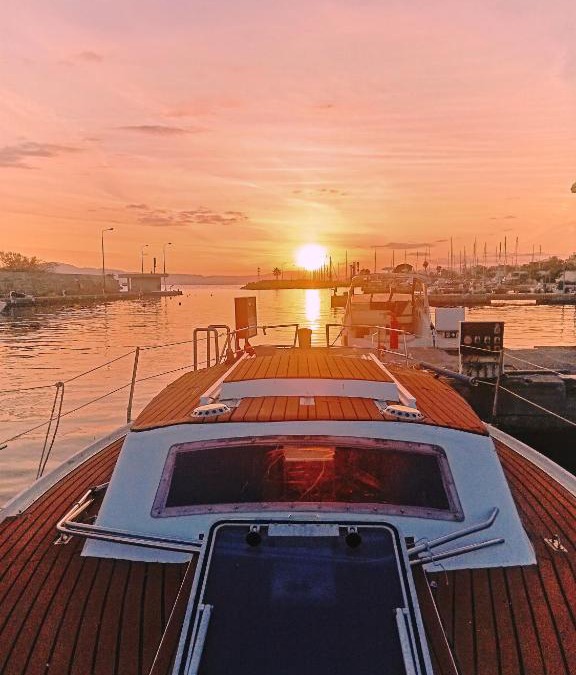 Diasella Boat Rental | Welcome to Harmonie
