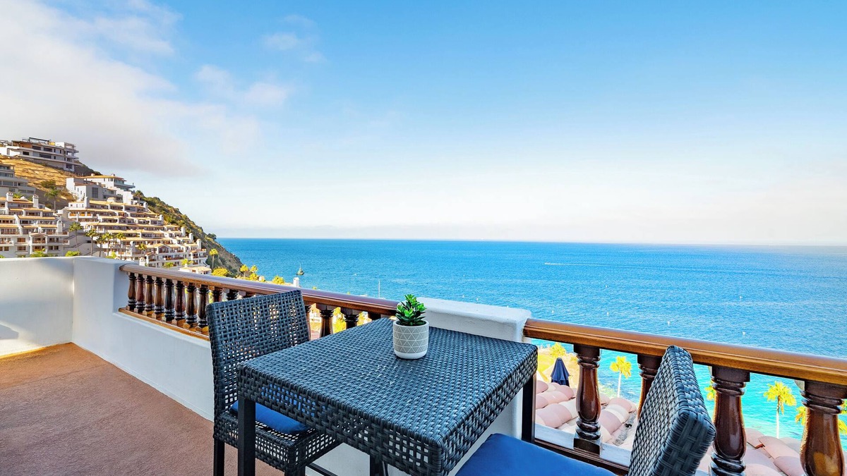 Avalon Condo | Welcome to Haven: a Premium Hamilton Cove Getaway! Only 21 Steps + Golf Cart