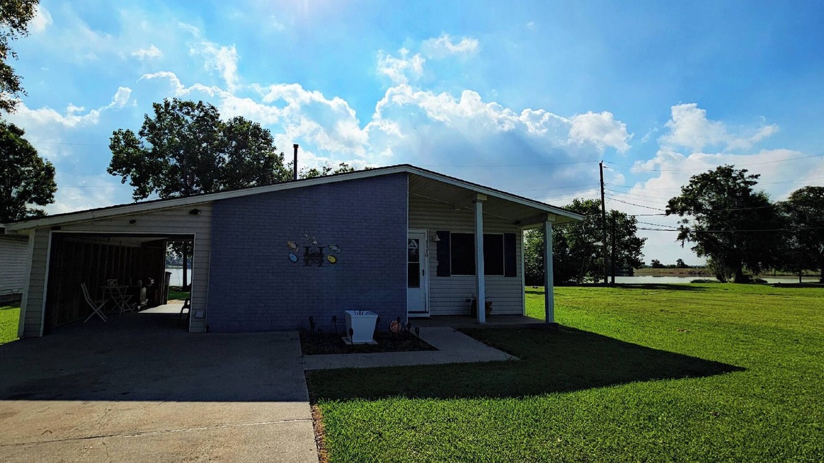 Port Arthur House | “Welcome to “Her LakeHouse”