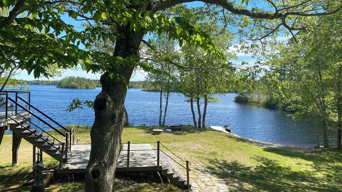 Lower Ohio Cottage | Welcome to Lake Cove Estate! Relax, boating or fish at beautiful Lake Deception!