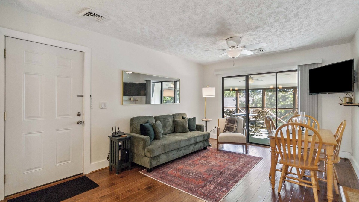 Bronston Condo | Welcome to Lakeside Oasis – A Lakeside Getaway