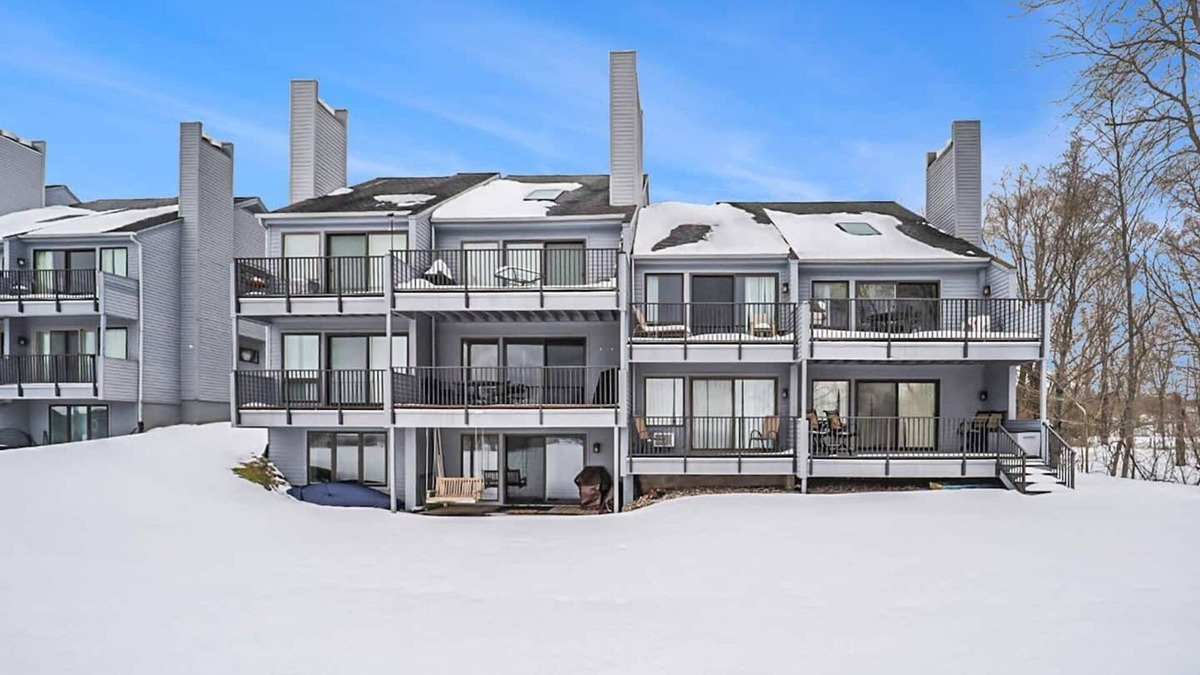 Petoskey Condo | Welcome to Little Traverse Bay View, where the amenities are endless