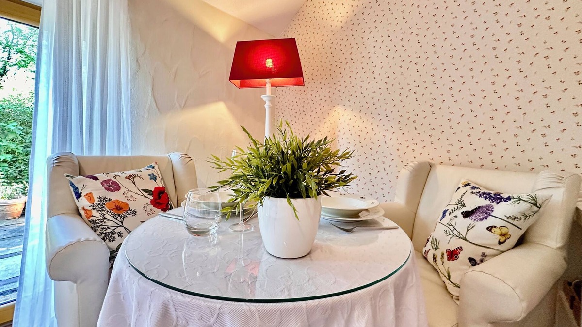 Altharlingersiel Apartment | Welcome to Lütt Kostall - your cozy retreat in the dreamlike Gulfhof
