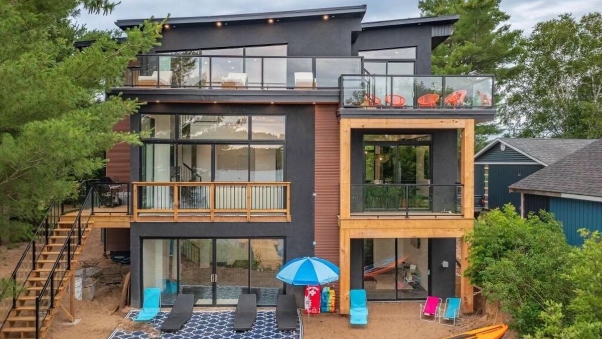 South River House | Welcome to 'Malibu in Muskoka' Luxury Cottage on Beautiful Forest Lake🌴🎣 🏖️