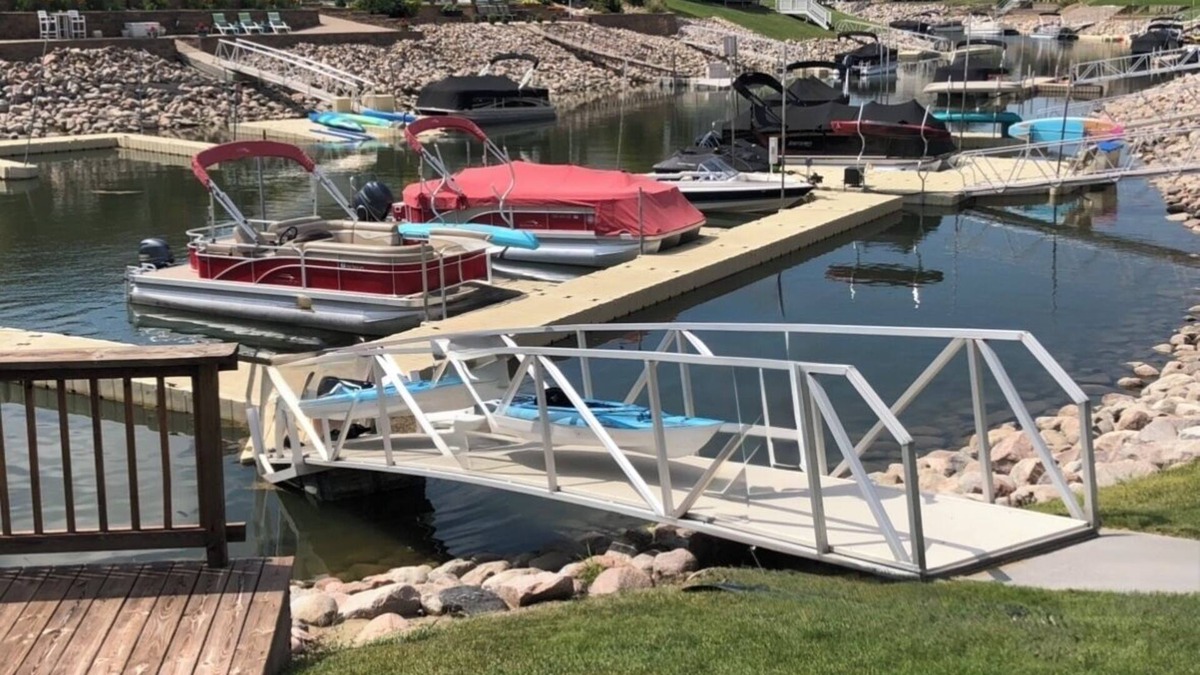 Bismarck House | Welcome to Molly’s Place! 3-bedroom waterfront townhome in Mandan
