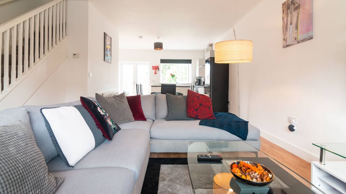 Droylsden House | Welcome to "Mosh Homes"