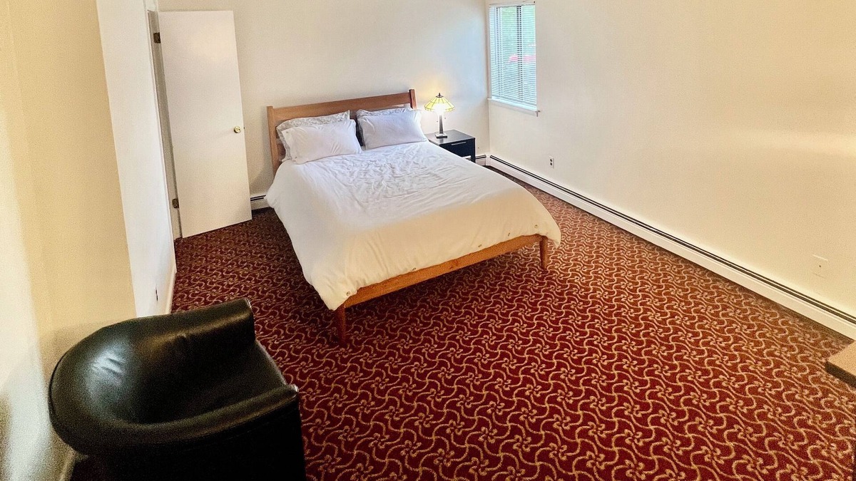 Peekskill House | 🤣🏡 "Welcome to our basement suite, where humor and professionalism coexist!