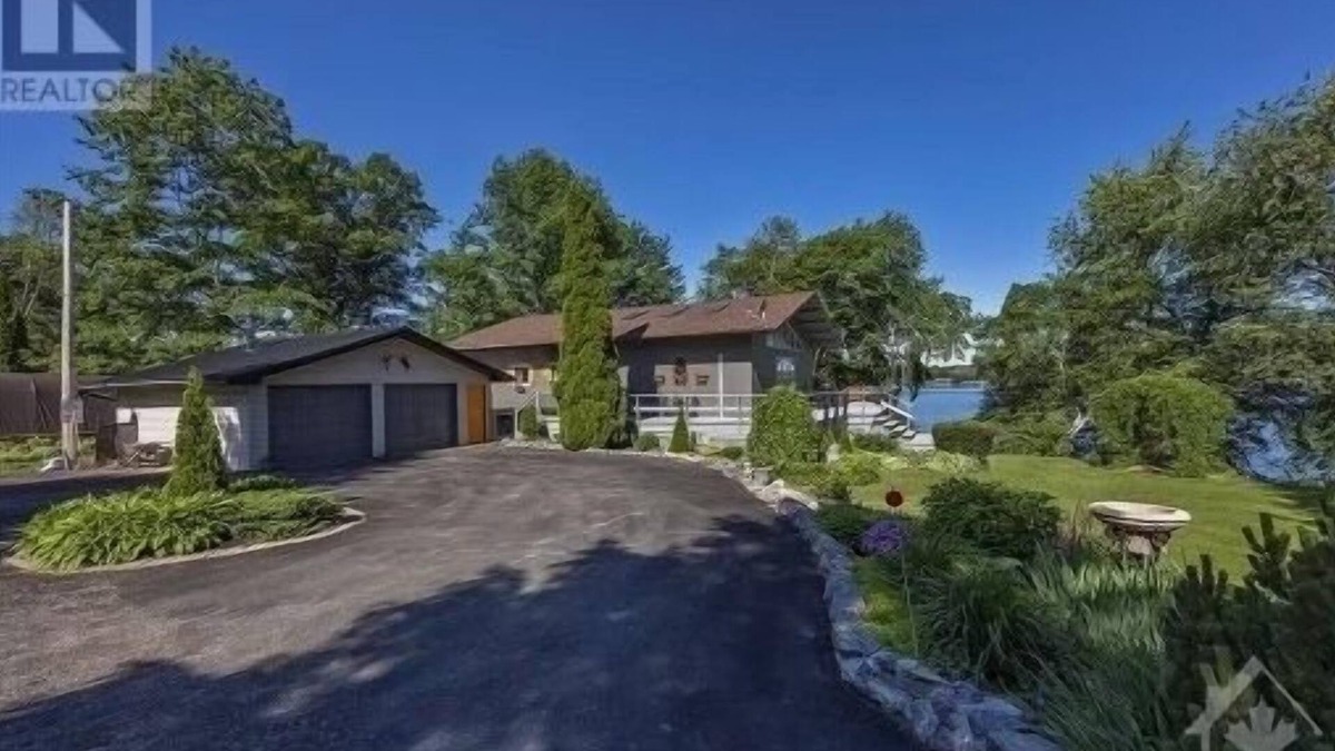 Greater Napanee Cottage | Welcome to our lakefront vacation rental!n