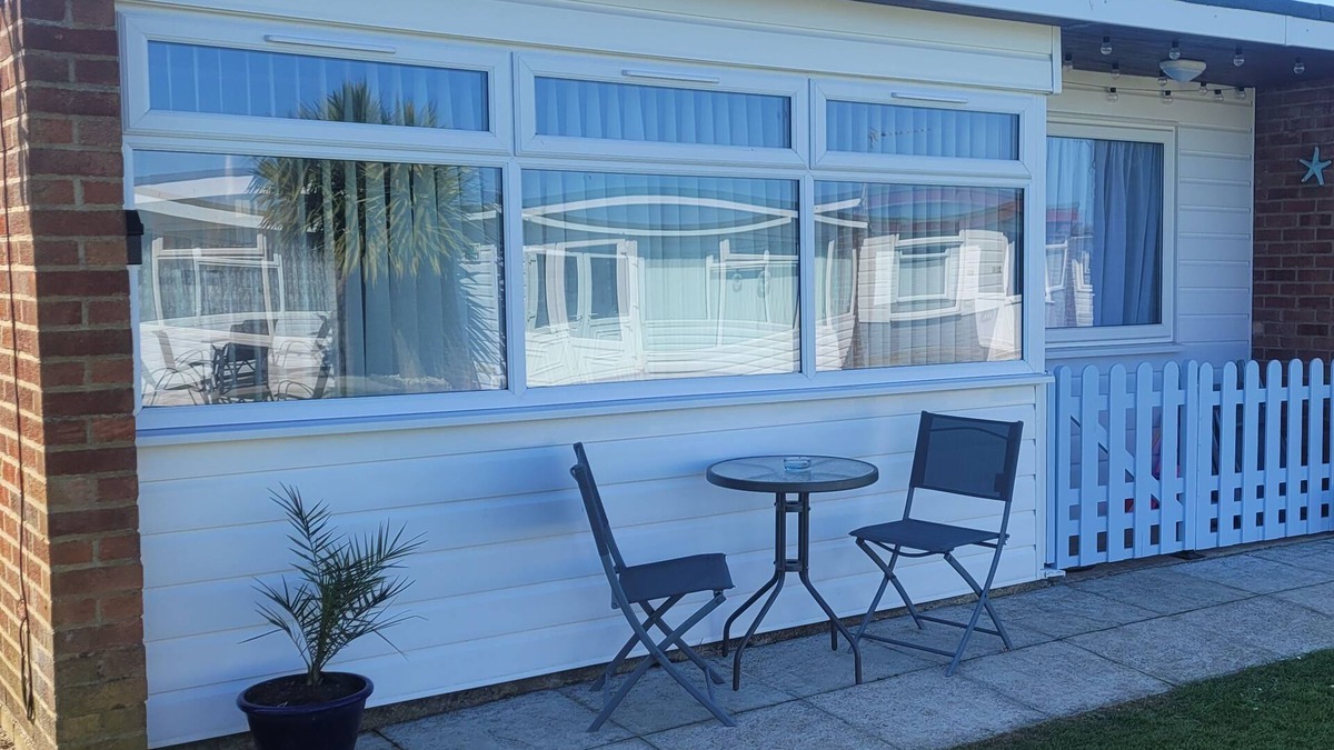 Great Yarmouth Ski Chalet | Welcome to our 2 bed chalet on the beautiful Norfolk sunrise coast.