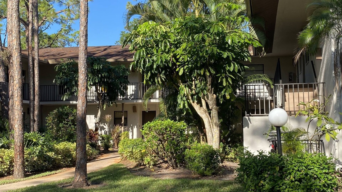 Kings Lake Condo | "Welcome to Paradise: 2-Bed Condo Steps from Amenities & Minutes to Beaches!"