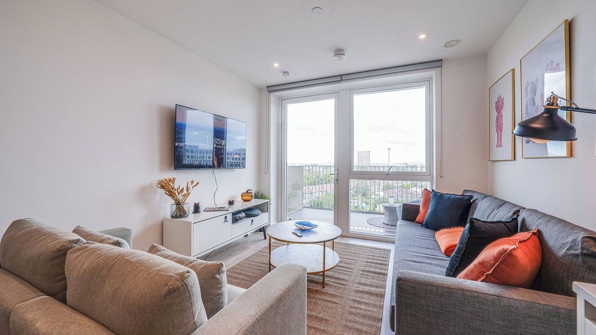 Alperton Apartment | Welcome to Plotseeker’s Central Wembley 2BR | Modern, clean & Connected