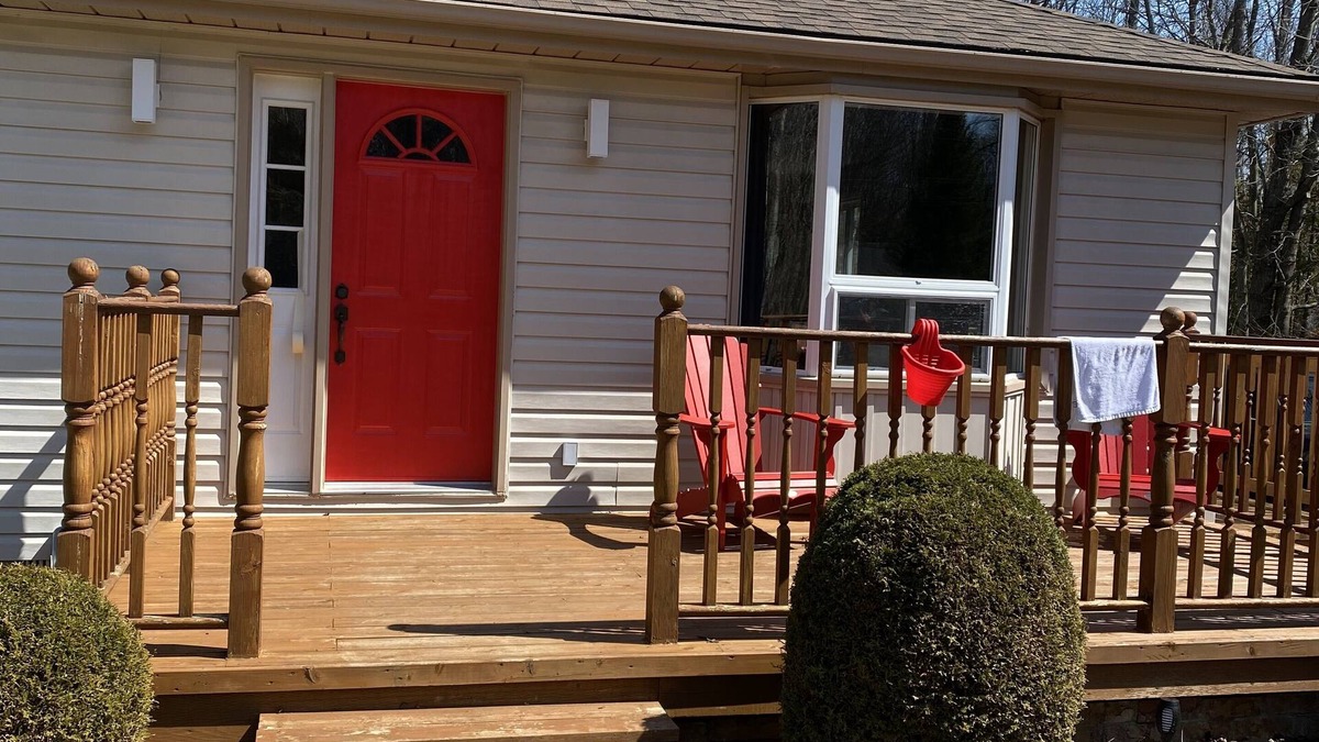 Sauble Beach House | Welcome to Red door cottage! Sauble Beach!