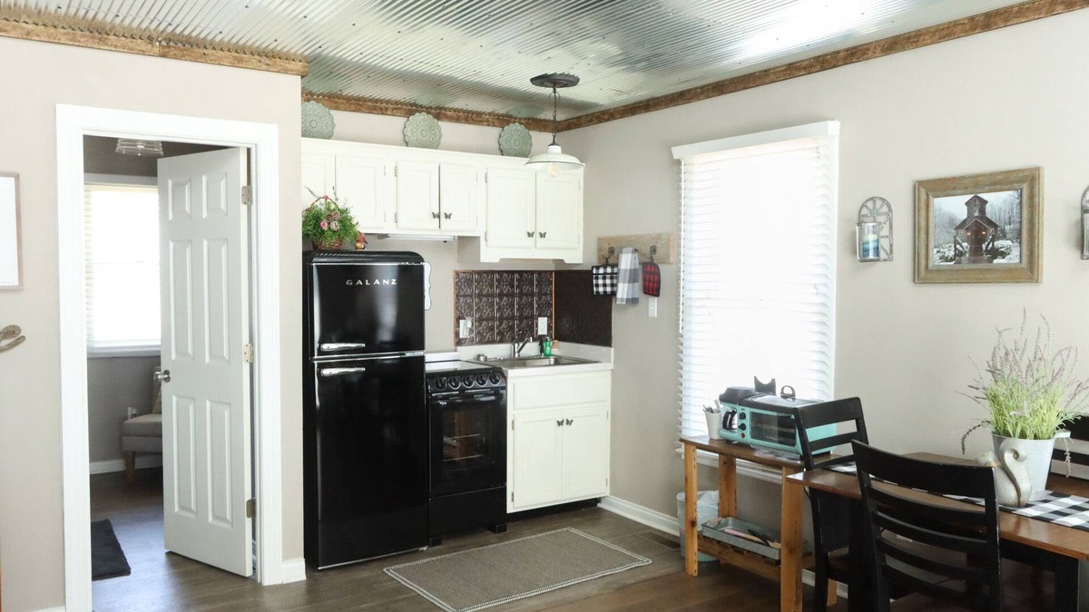 Sloans Valley Apartment | Welcome to “Rustic Suite” – Your Charming Retreat at Lake Cumberland