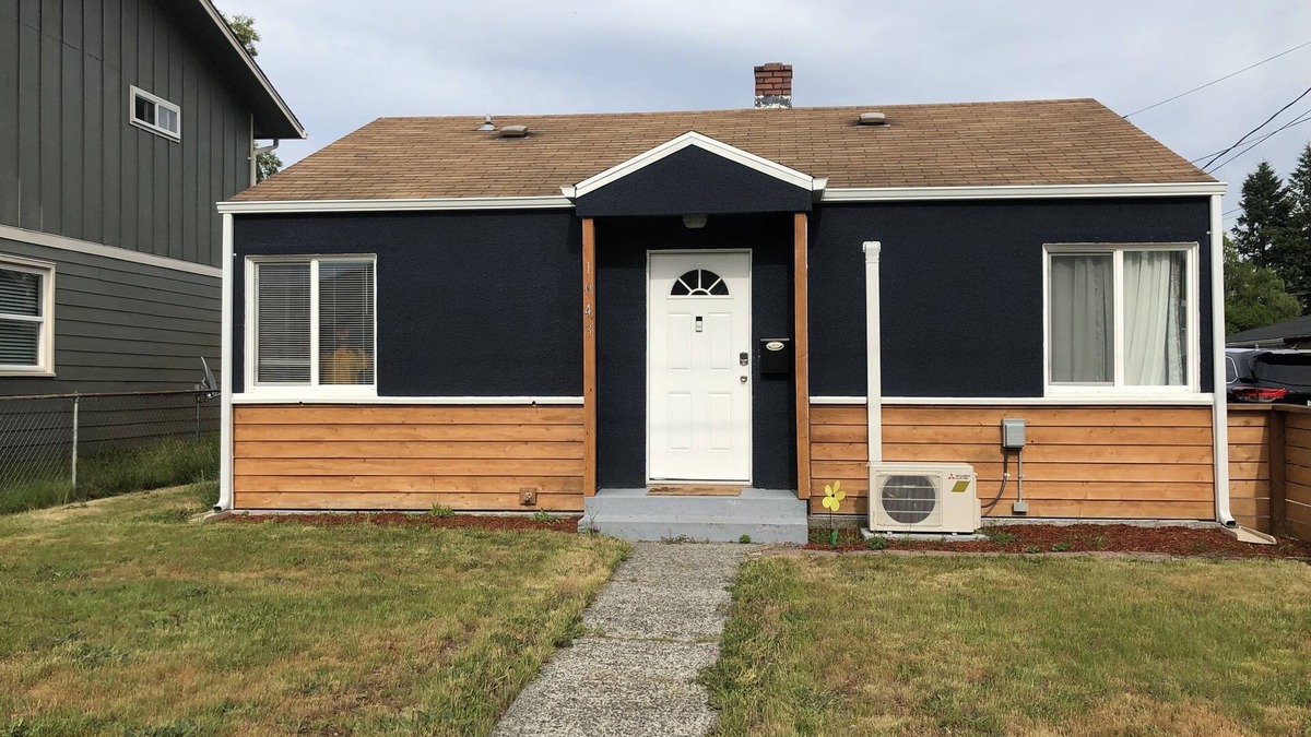 West End House | Welcome to S. Rochester in Tacoma! 2BR, 1BA house!