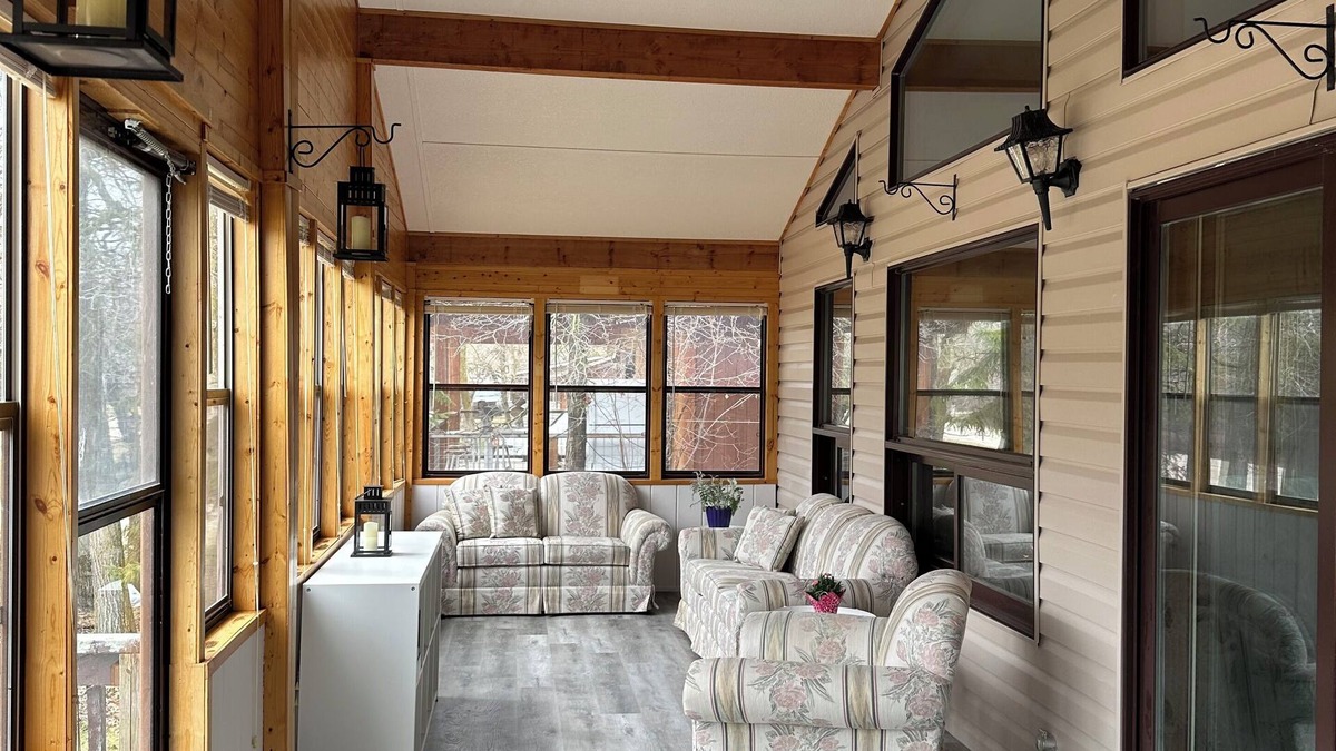 Winnipeg Beach House | Welcome to Sea Glass Cottage! A short 2 minute walk to the beach!
